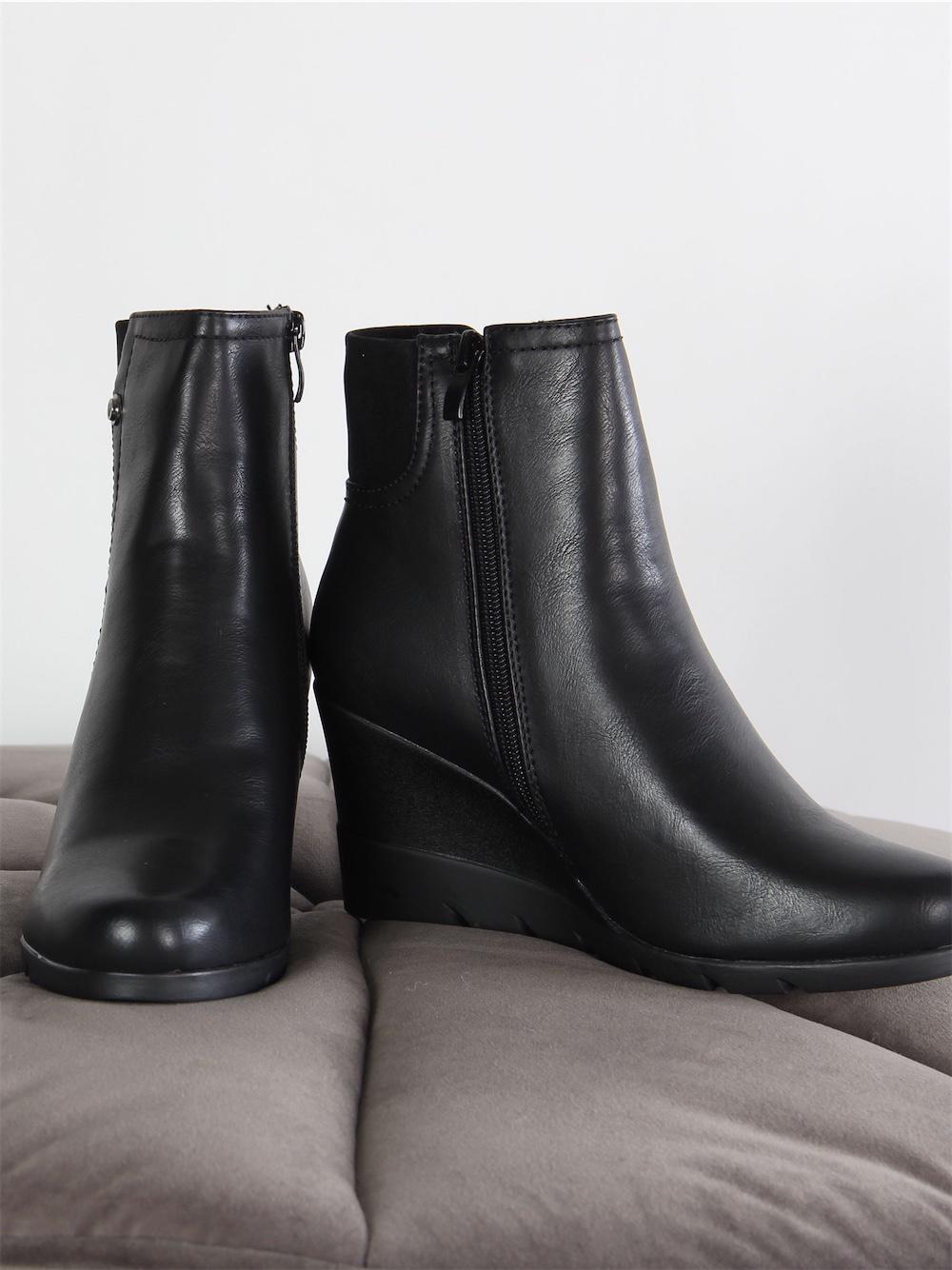 Rachel - Sorte støvler med kilehæl i læderlook